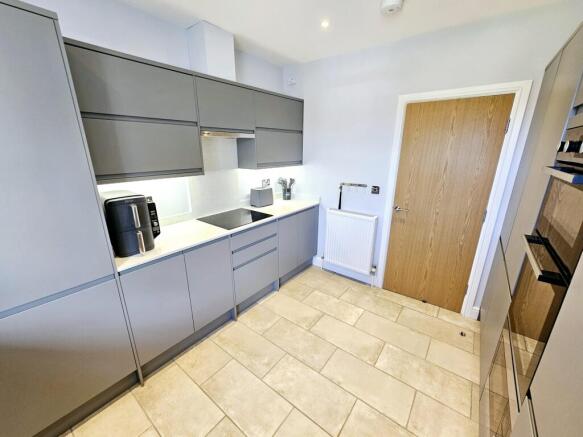 2 bed Flat for sale Image 8