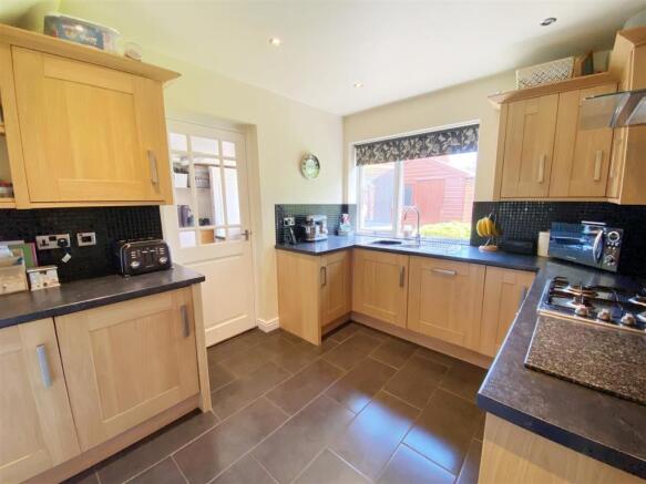 Kitchen 1.jpg