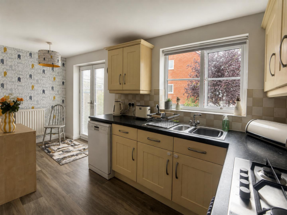 4 bed Detached for sale Image 8