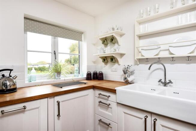 Kitchen 2.JPG