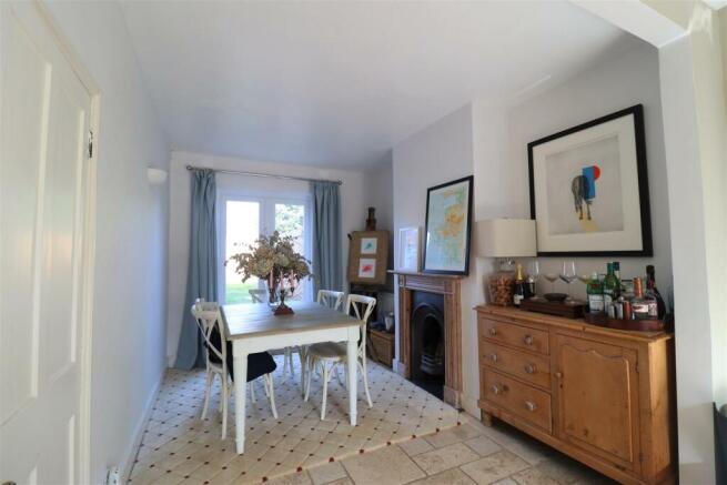 Dining room 1.jpg