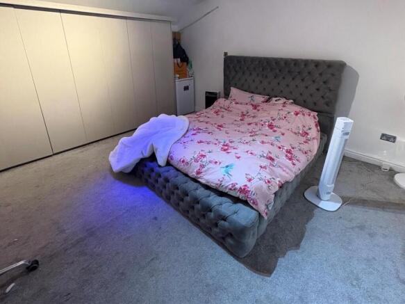 4 bed Semi-Detached for sale Image 12