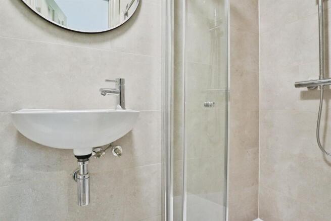 6 bed Semi-Detached for sale Image 11