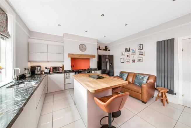Kitchen 2.jpg