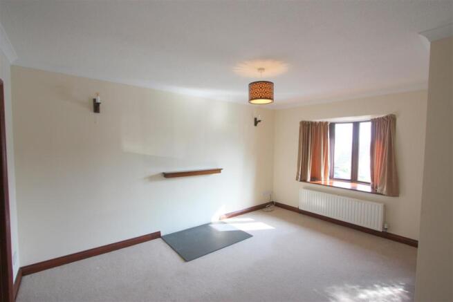 10 Beech Drive Loung