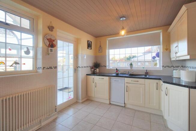 3 bed Detached Bungalow for sale Image 5