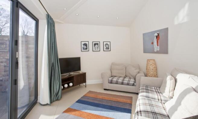 6 bed Semi-Detached to rent Image 6