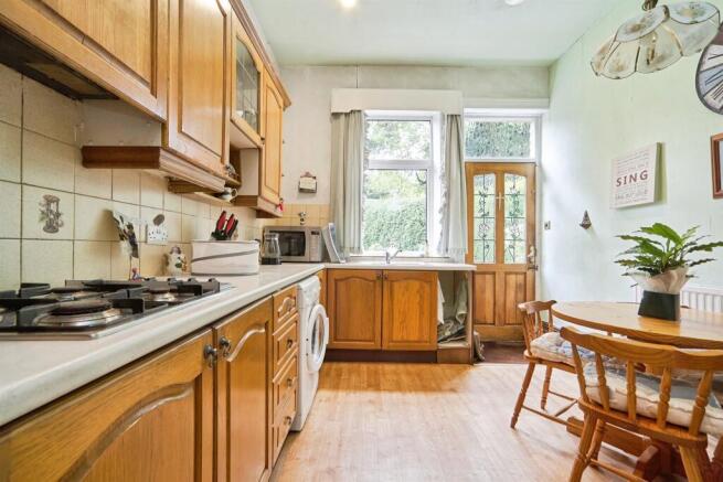 5 bed Semi-Detached for sale Image 5