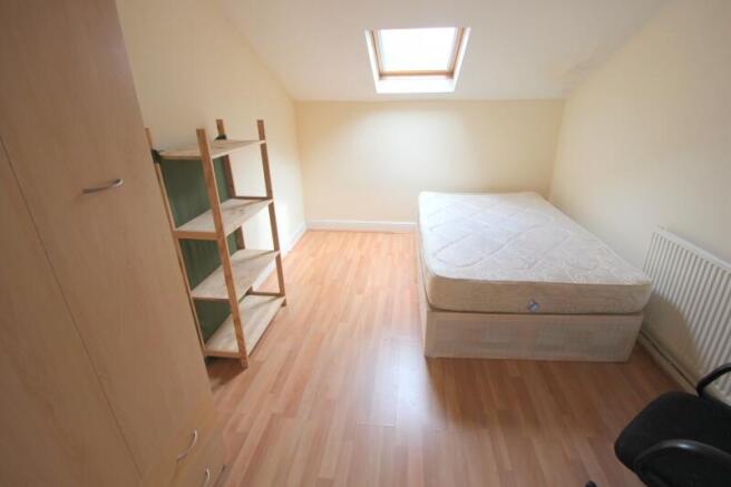 4 bed Flat to rent Image 4