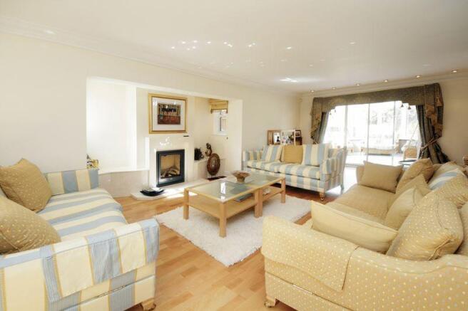 Dual Aspect Lounge