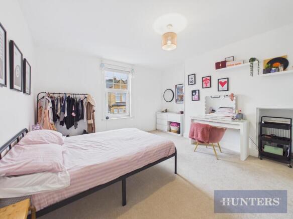 4 bed Semi-Detached to rent Image 12