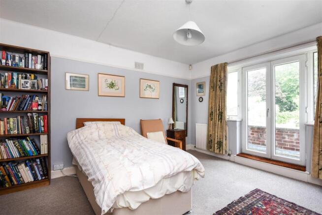 Bedroom & Balcony