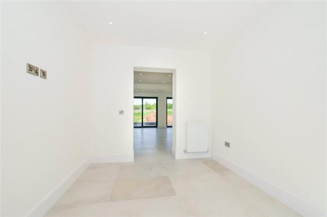 4 bed Detached for sale Image 9