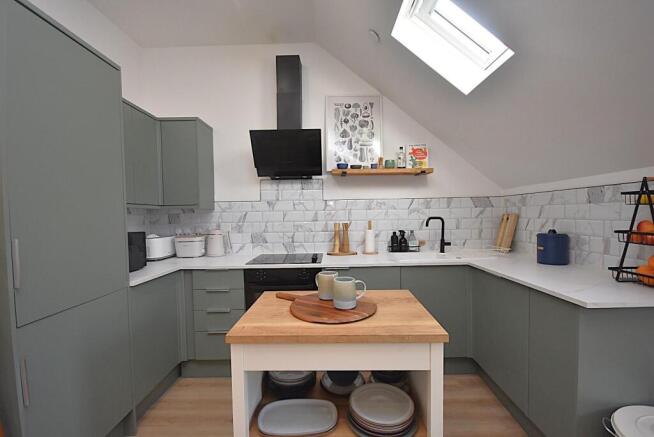 Flat 4, 76 Connaught Road, Cardiff, CF24 3PX photo 4