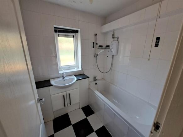 3 bed Flat for sale Image 5