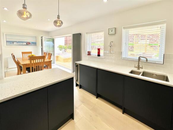 33 Churston Way 17.JPG