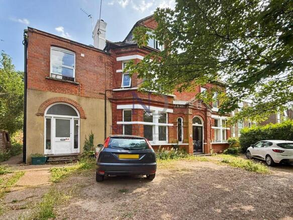 TWO BEDROOM GROUND FLOOR FLAT IN SUTTON
