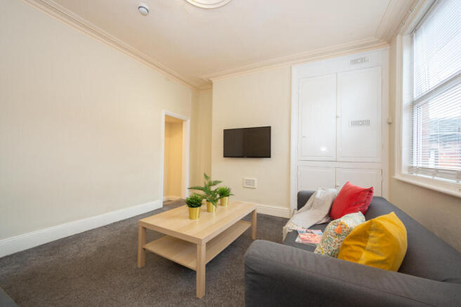 6 bed Terraced to rent Image 6