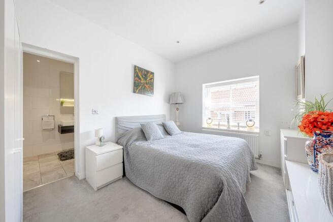 3 bed Flat for sale Image 12