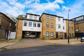 Flat 6, 166 168 Hastingwood Court, Queens Road, Buckhurst Hill IG9 5BF