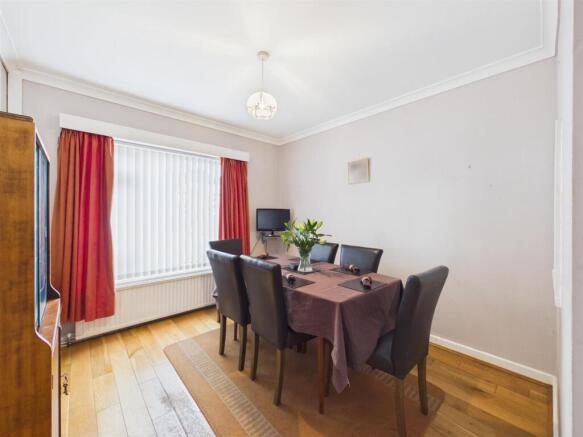 Dining room: