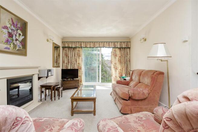 flat-courtlands-crescent-banstead-111.jpg