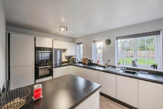 3 bed Terraced for sale Image 3