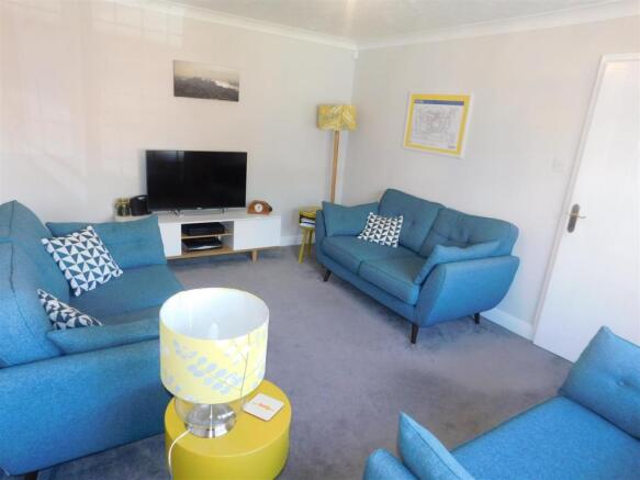 Lounge/Sitting Room