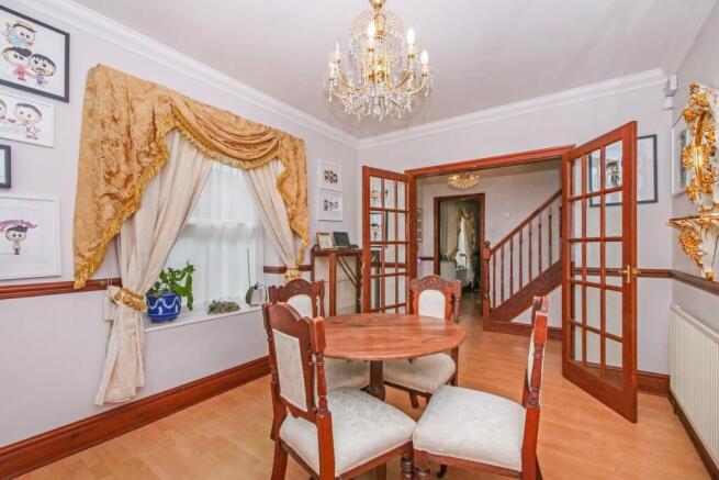 5 bed Detached for sale Image 6