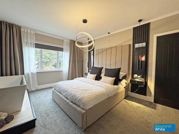 4 bed Semi-Detached for sale Image 4