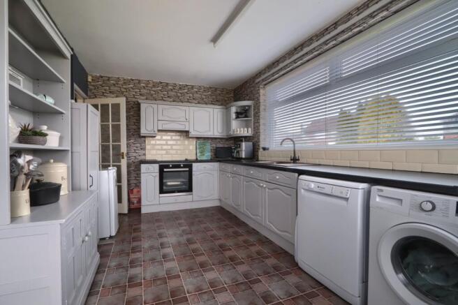 3 bed Semi-Detached for sale Image 4