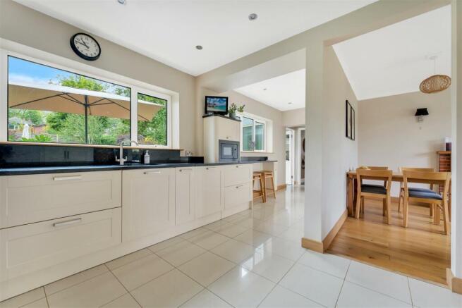 Kitchen 2.jpg