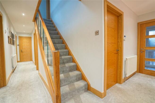 6 bed Detached for sale Image 8