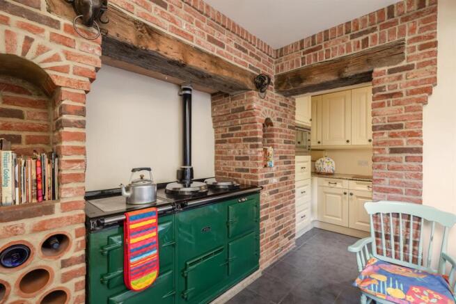 7 bed House for sale Image 7