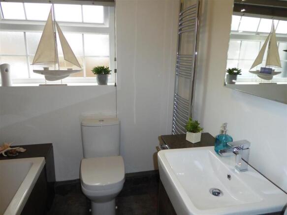 BATHROOM/WC