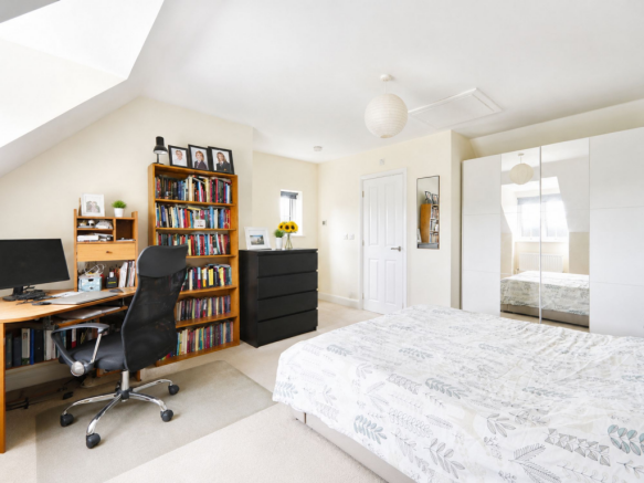 4 bed Semi-Detached for sale Image 9