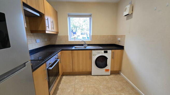 Eeklo Place, Newbury, RG14 7HW photo 4