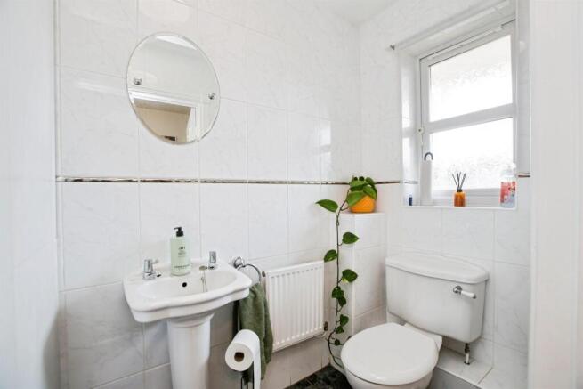4 bed Detached for sale Image 8