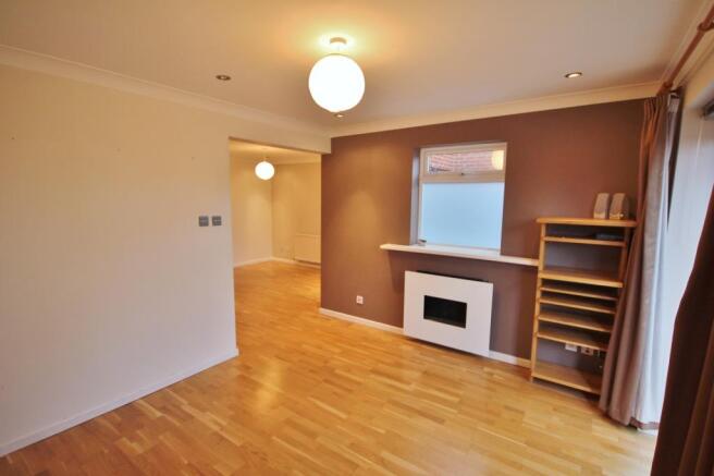 Lounge/Dining Area