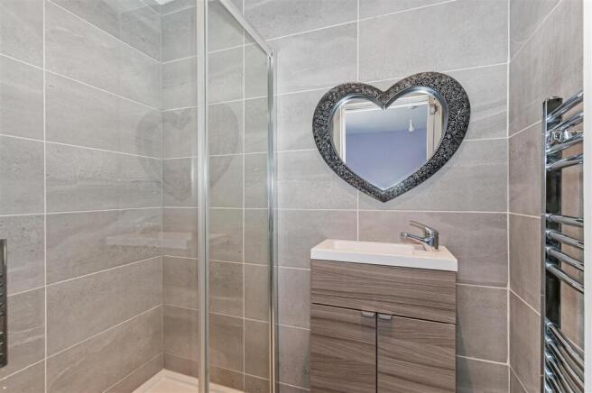 4 bed Semi-Detached for sale Image 8
