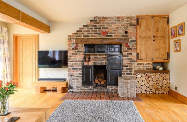 5 bed Detached for sale Image 9