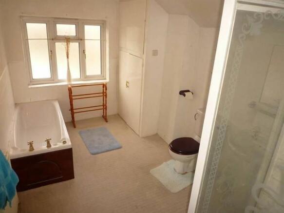 FOUR PIECE BATHROOM SUITE