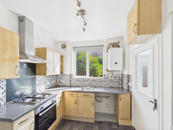 4 bed Detached to rent Image 7