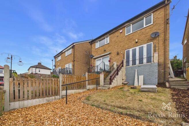 2 bed Semi-Detached to rent Image 12