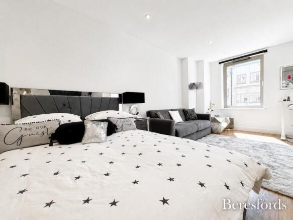 Bed and Lounge Area