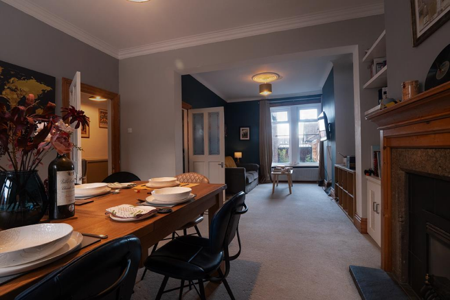 Dining Room & Lounge