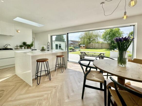 Dining Area.jpg