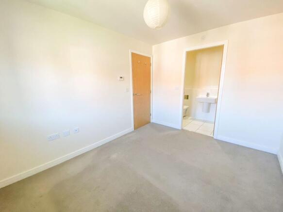3 bed Semi-Detached for sale Image 11