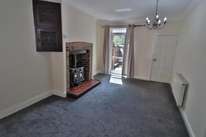 OPEN PLAN LOUNGE/DINING ROOM