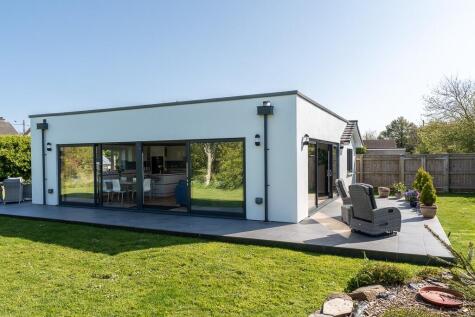 Field End - Lancamshire Lane - Incredible fully renovated 4 bedroom bungalow in large private grounds.